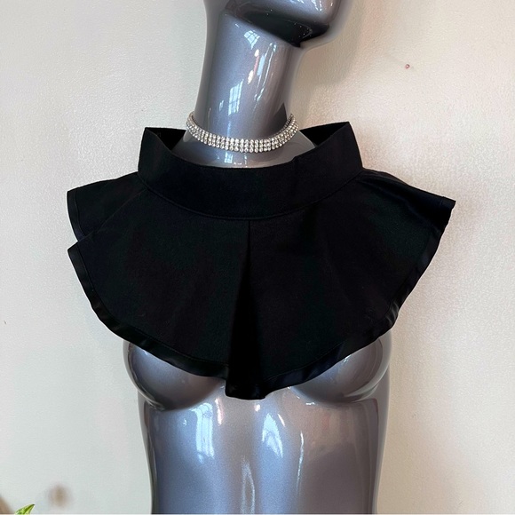 Source Unknown Accessories - COLLAR | Black 100 % wool ruffled statement accessory collar